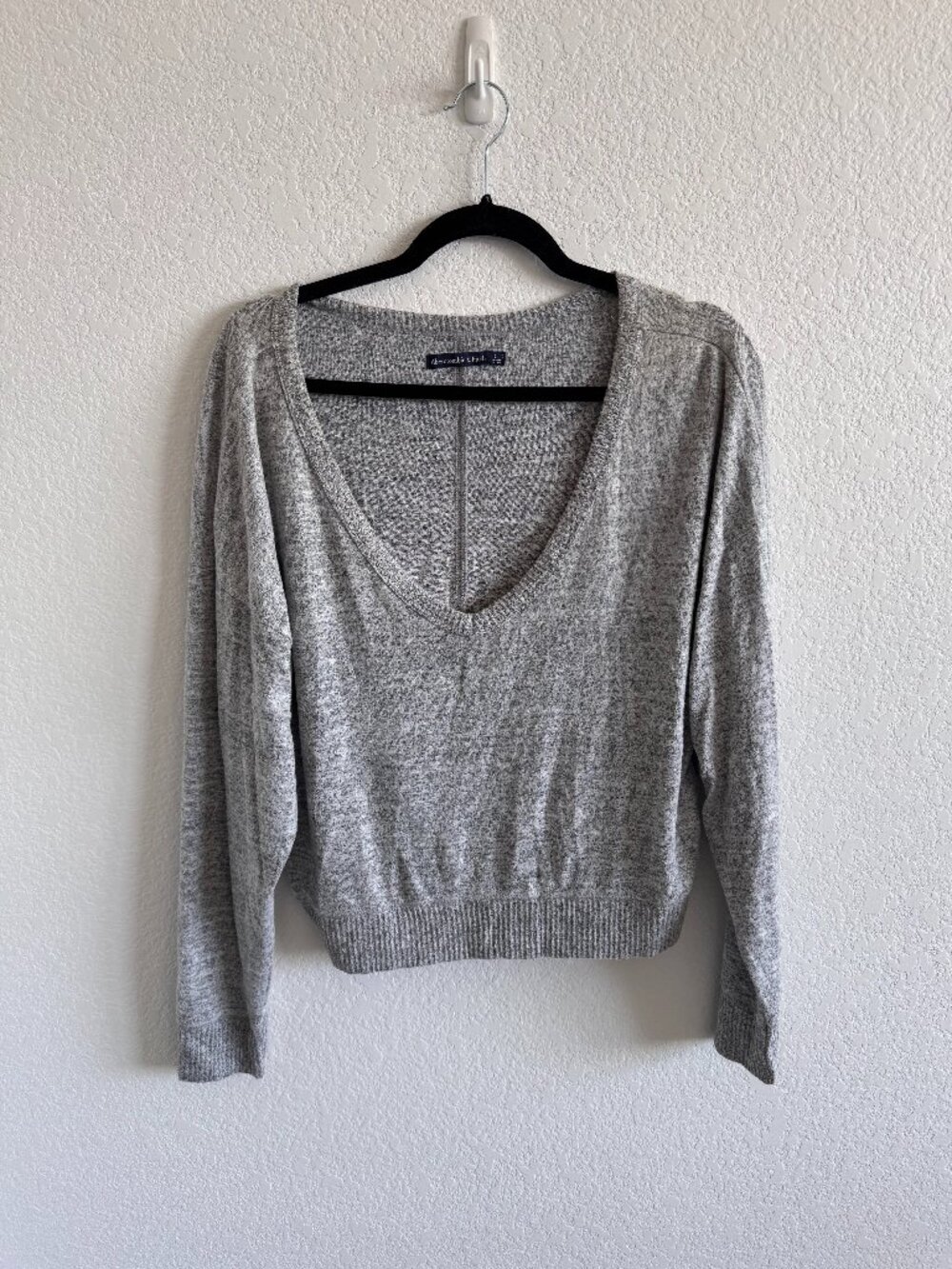 A&F long sleeve v-neck sweater